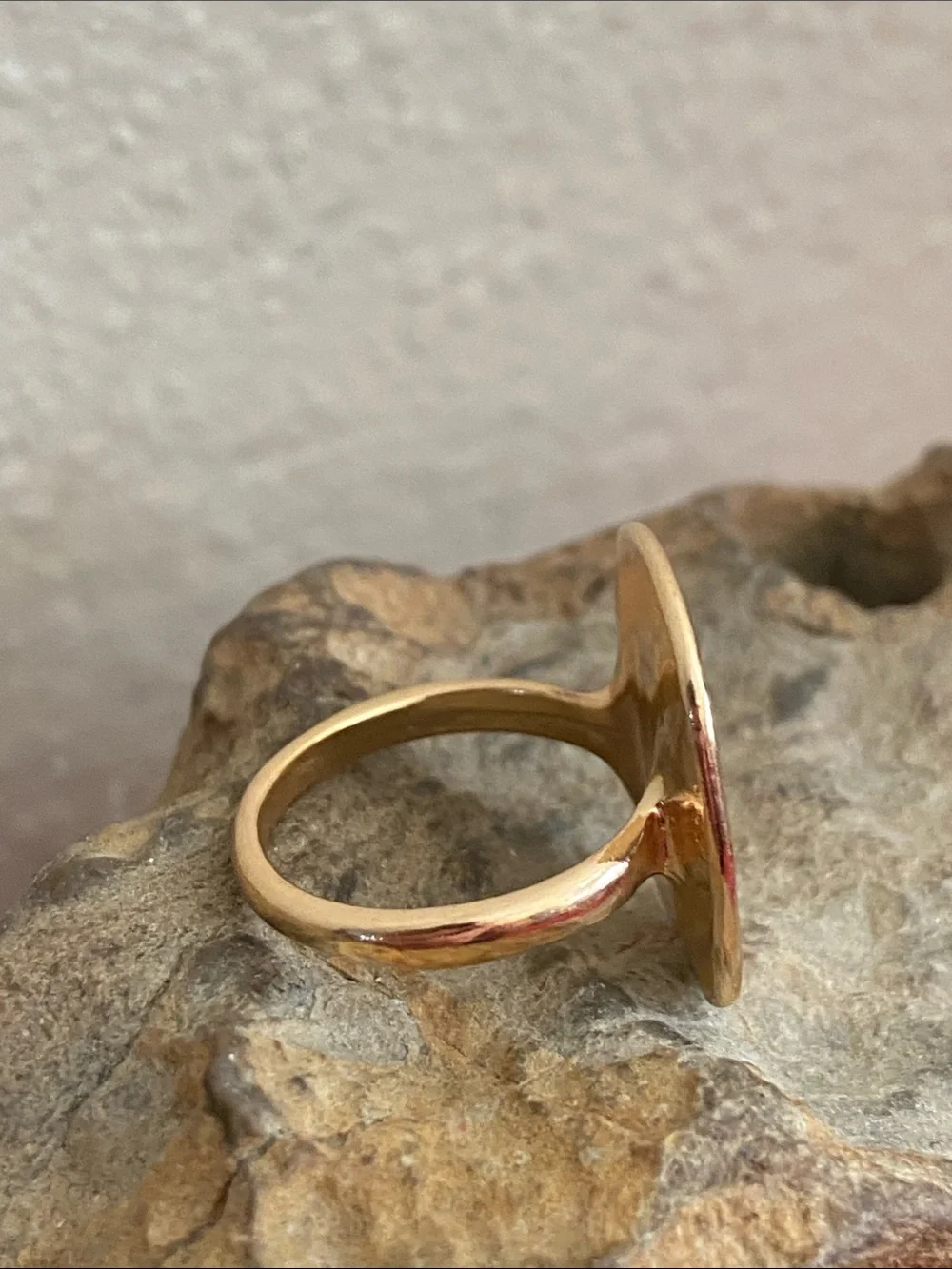 5/$10❤️❤️❤️NEW Gold-Tone Zinc Alloy Swirly Rectangle Statement Ring